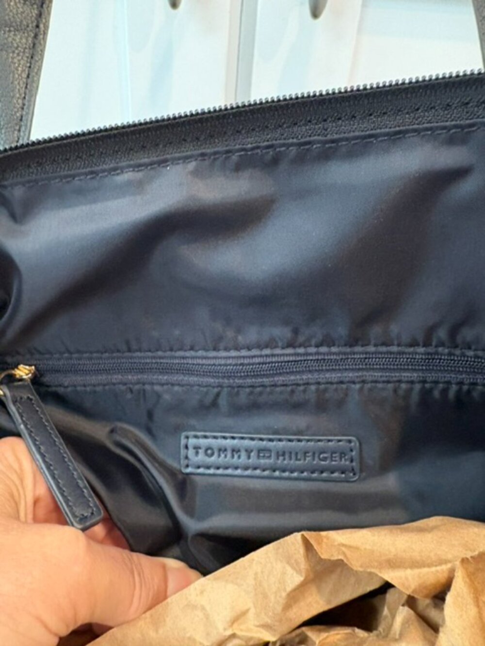 TOMMY HILFIGER navy blue nylon tote NWT - Picture 5 of 8